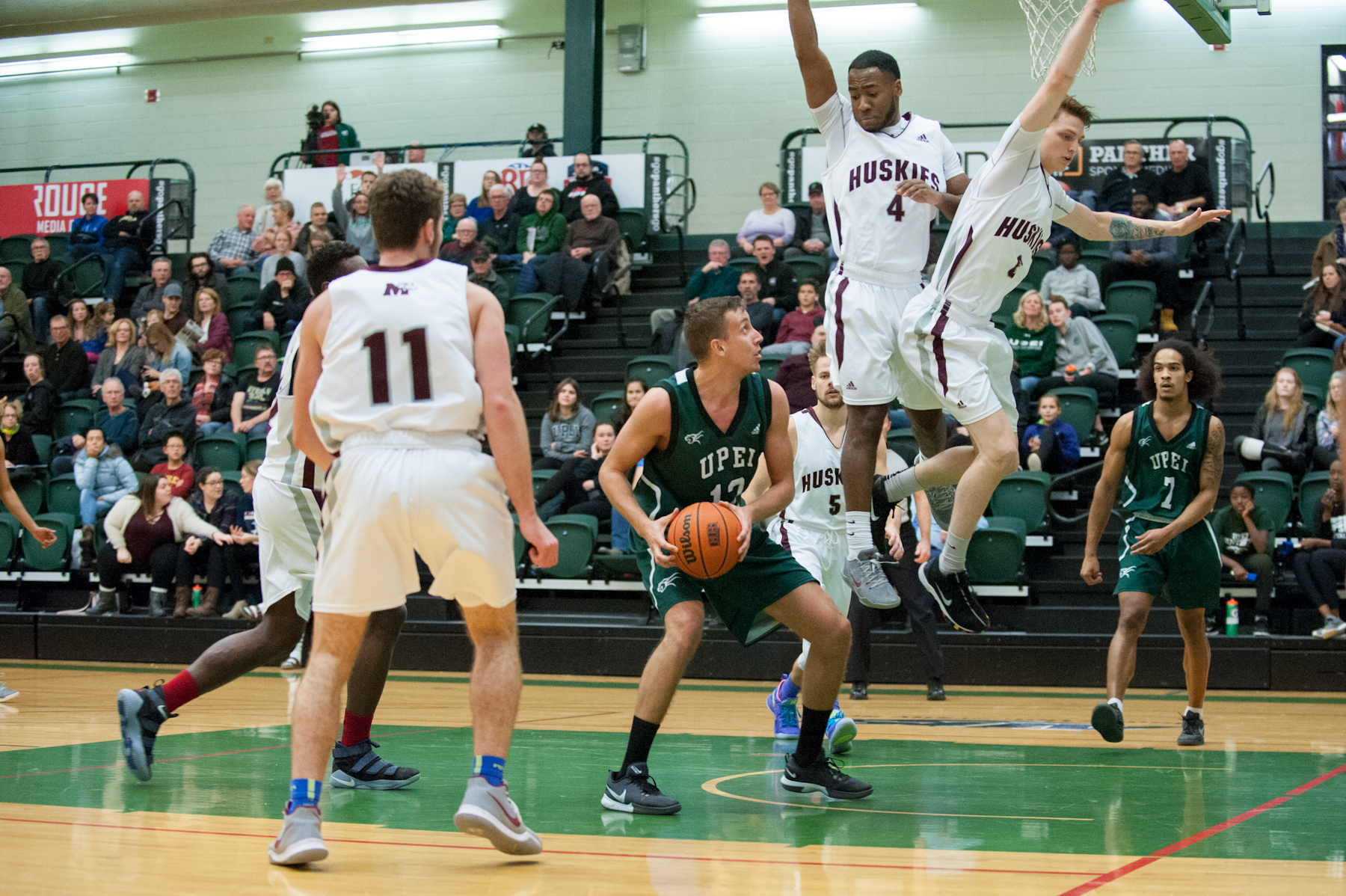 Huskies take down UPEI 84-47 to earn weekend sweep